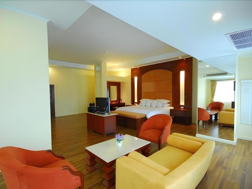 Hip Hotel Bangkok Buitenkant foto